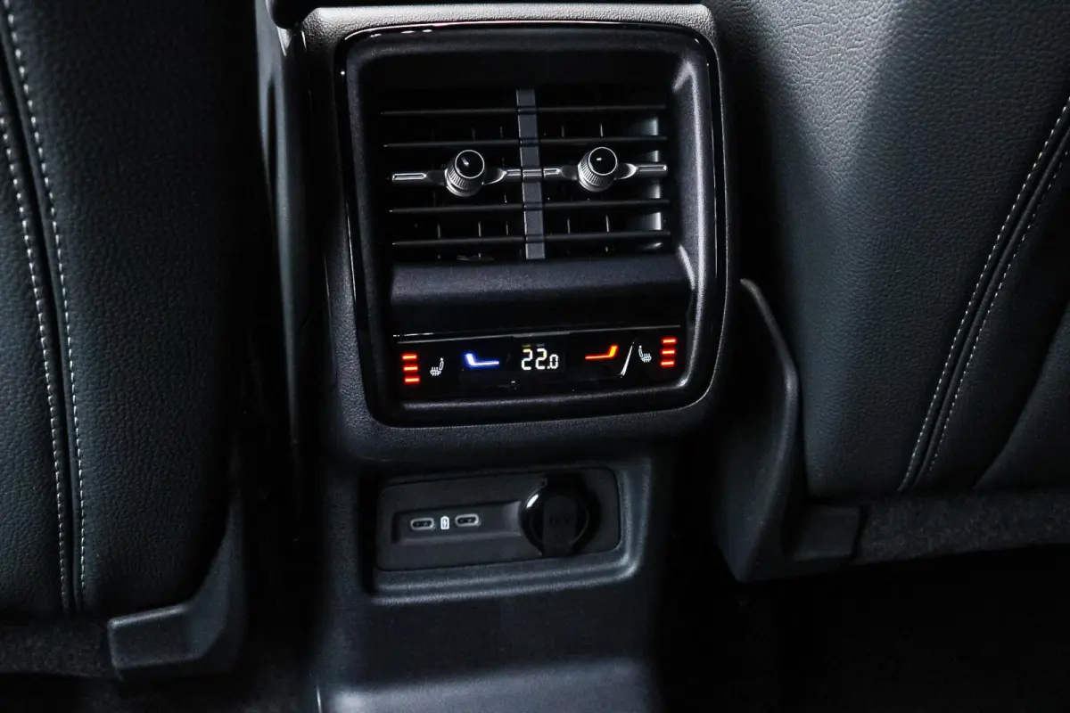 1.5 TSI 204pk PHEV Sportline Business | Trekhaak | Adaptief Onderstel | Head-up | Achterbank Verwarmd