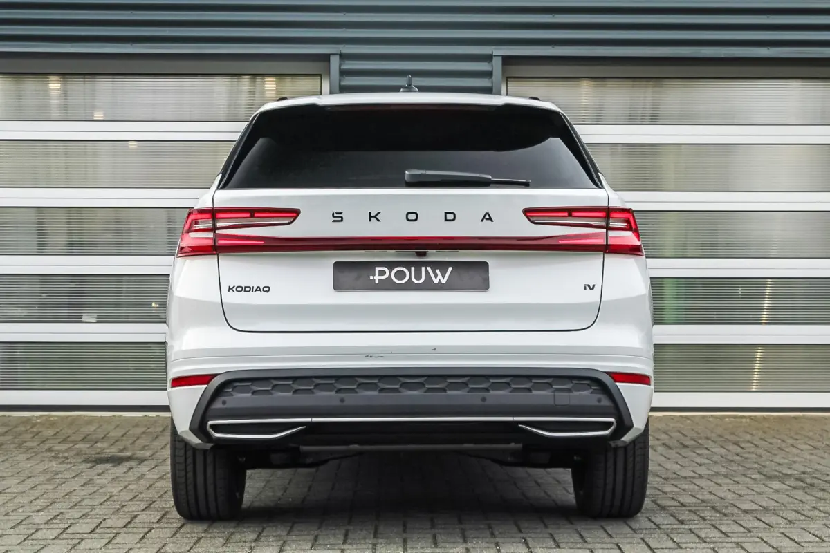 1.5 TSI 204pk PHEV Sportline Business | Trekhaak | Adaptief Onderstel | Head-up | Achterbank Verwarmd