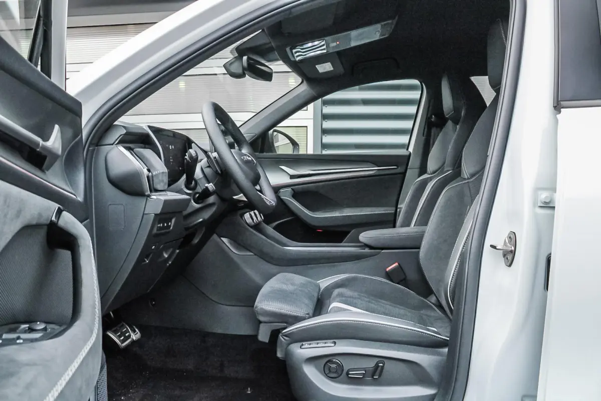 1.5 TSI 204pk PHEV Sportline Business | Trekhaak | Adaptief Onderstel | Head-up | Achterbank Verwarmd