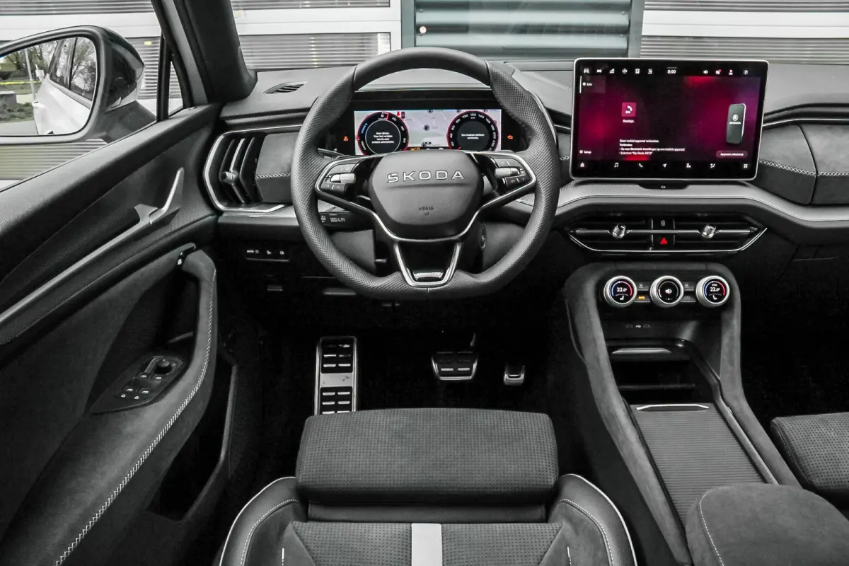 1.5 TSI 204pk PHEV Sportline Business | Trekhaak | Adaptief Onderstel | Head-up | Achterbank Verwarmd