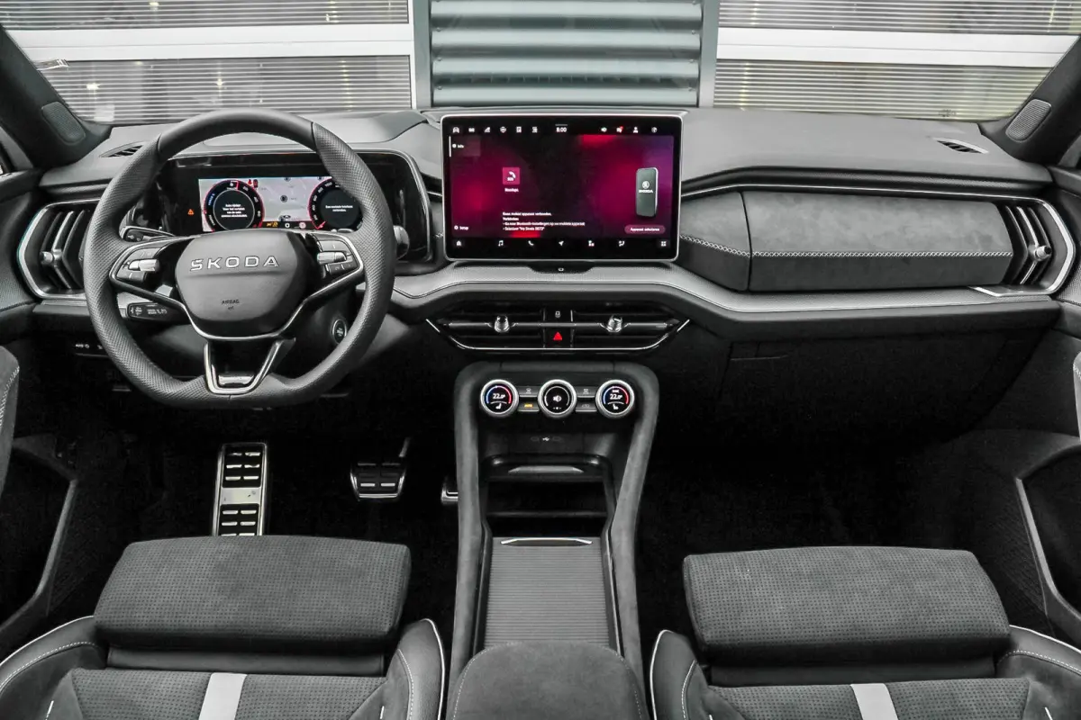 1.5 TSI 204pk PHEV Sportline Business | Trekhaak | Adaptief Onderstel | Head-up | Achterbank Verwarmd