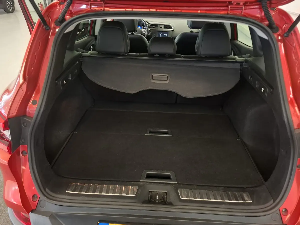 1.5 dCi Intens Trekhaak Navigatie Leder Euro 6