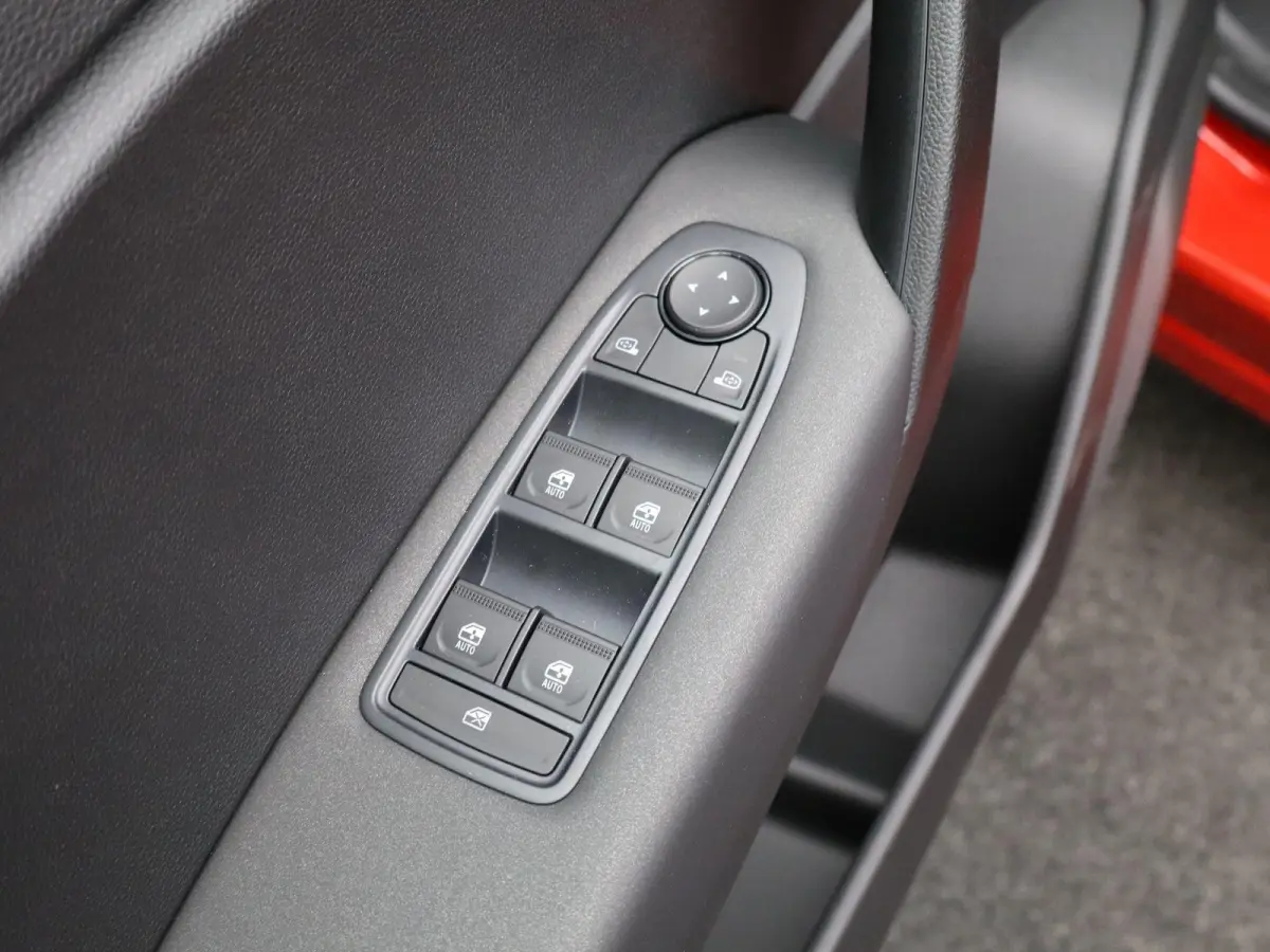 evolution full hybrid E-Tech 160 | pack navigation & comfort |