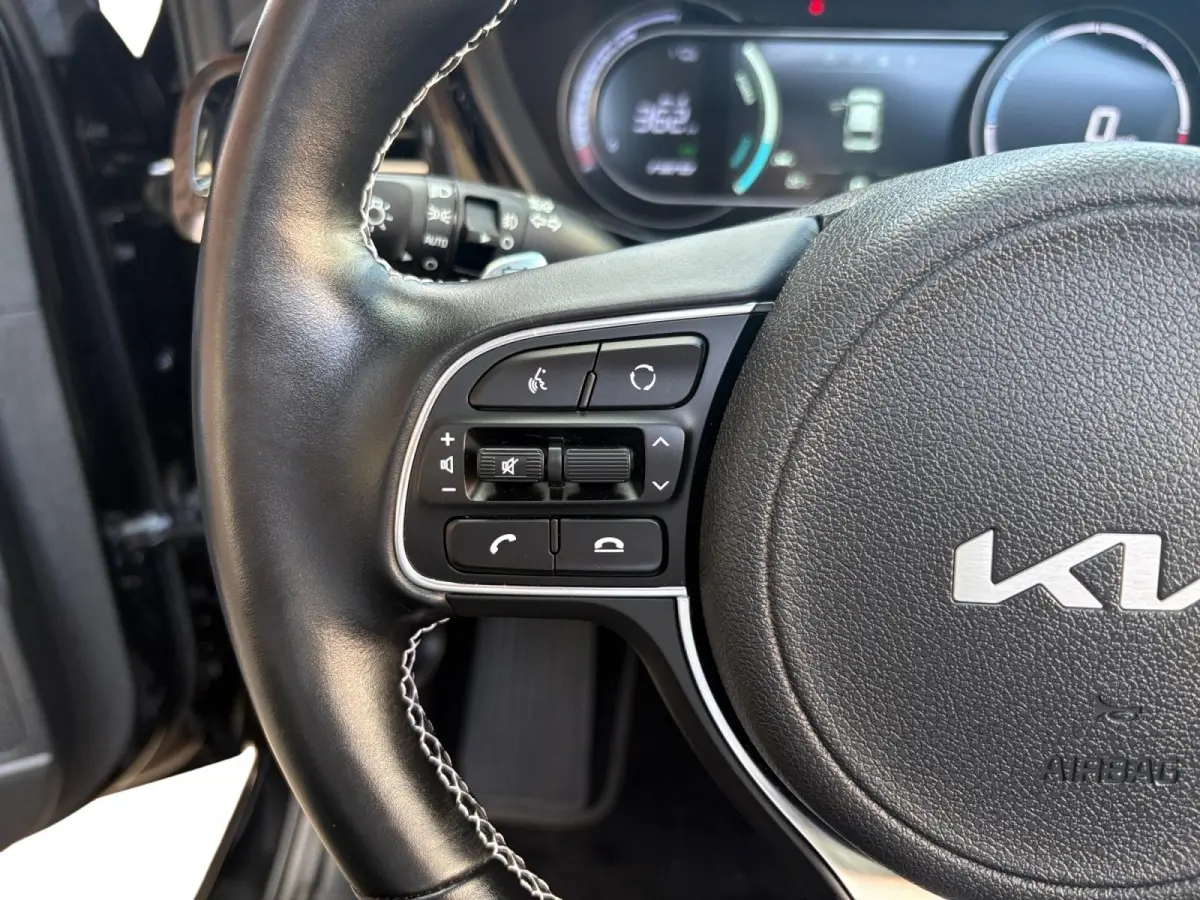 DynamicPlusLine 64 kWh | Navigatie | Panoramadak | Apple Carplay/Android Auto | Adaptieve Cruise Control | Stoel/Stuurverwarming | Lichtmetalen Velgen |