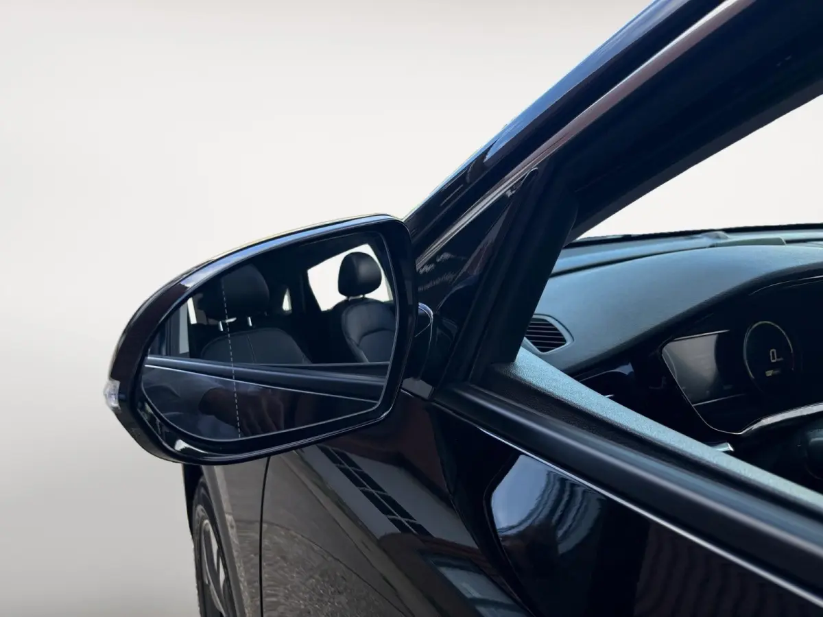DynamicPlusLine 64 kWh | Navigatie | Panoramadak | Apple Carplay/Android Auto | Adaptieve Cruise Control | Stoel/Stuurverwarming | Lichtmetalen Velgen |