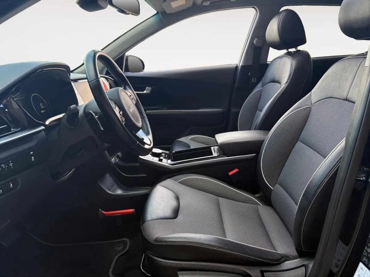 DynamicPlusLine 64 kWh | Navigatie | Panoramadak | Apple Carplay/Android Auto | Adaptieve Cruise Control | Stoel/Stuurverwarming | Lichtmetalen Velgen |
