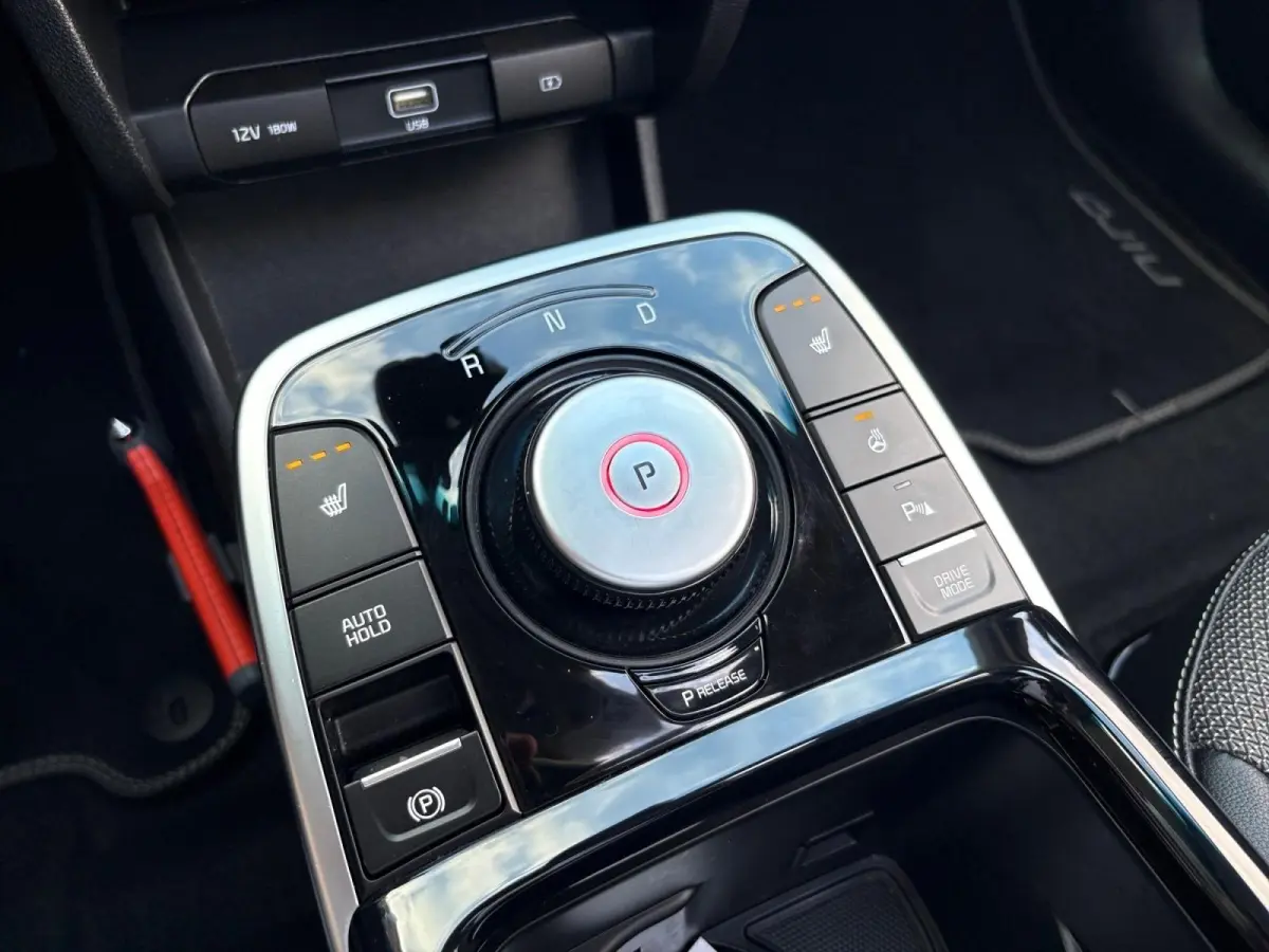 DynamicPlusLine 64 kWh | Navigatie | Panoramadak | Apple Carplay/Android Auto | Adaptieve Cruise Control | Stoel/Stuurverwarming | Lichtmetalen Velgen |