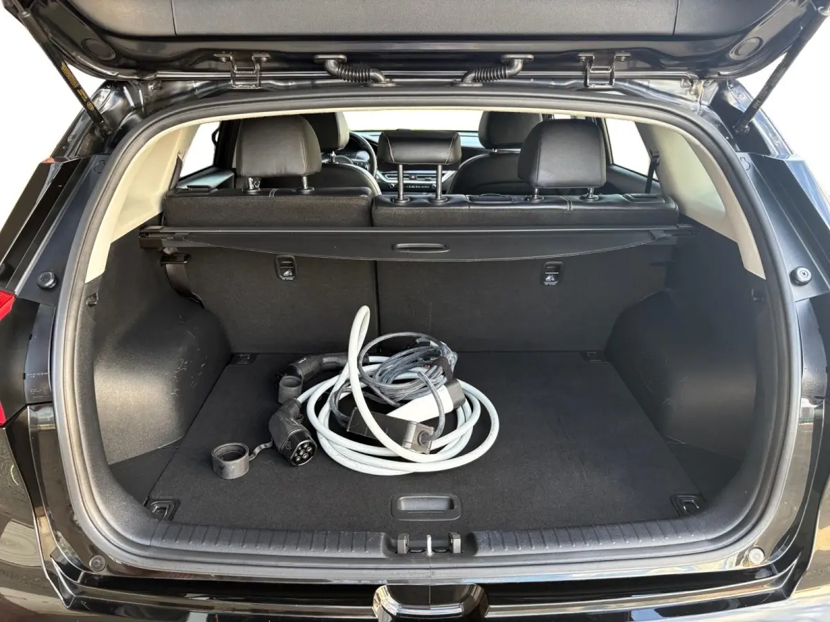 DynamicPlusLine 64 kWh | Navigatie | Panoramadak | Apple Carplay/Android Auto | Adaptieve Cruise Control | Stoel/Stuurverwarming | Lichtmetalen Velgen |
