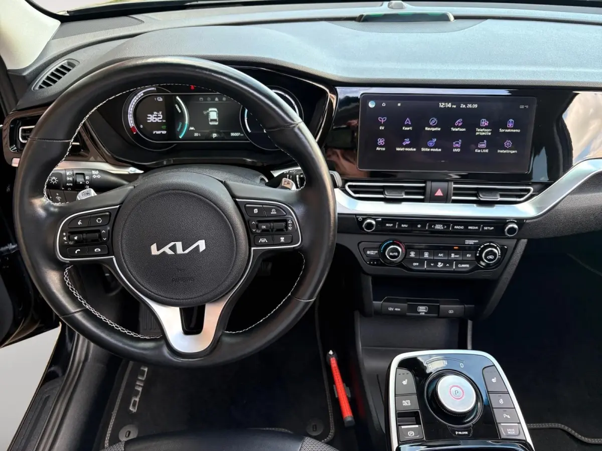 DynamicPlusLine 64 kWh | Navigatie | Panoramadak | Apple Carplay/Android Auto | Adaptieve Cruise Control | Stoel/Stuurverwarming | Lichtmetalen Velgen |