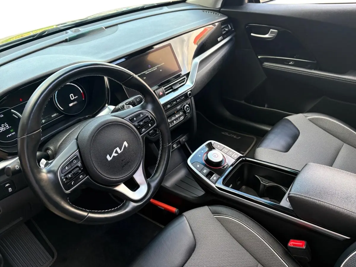 DynamicPlusLine 64 kWh | Navigatie | Panoramadak | Apple Carplay/Android Auto | Adaptieve Cruise Control | Stoel/Stuurverwarming | Lichtmetalen Velgen |