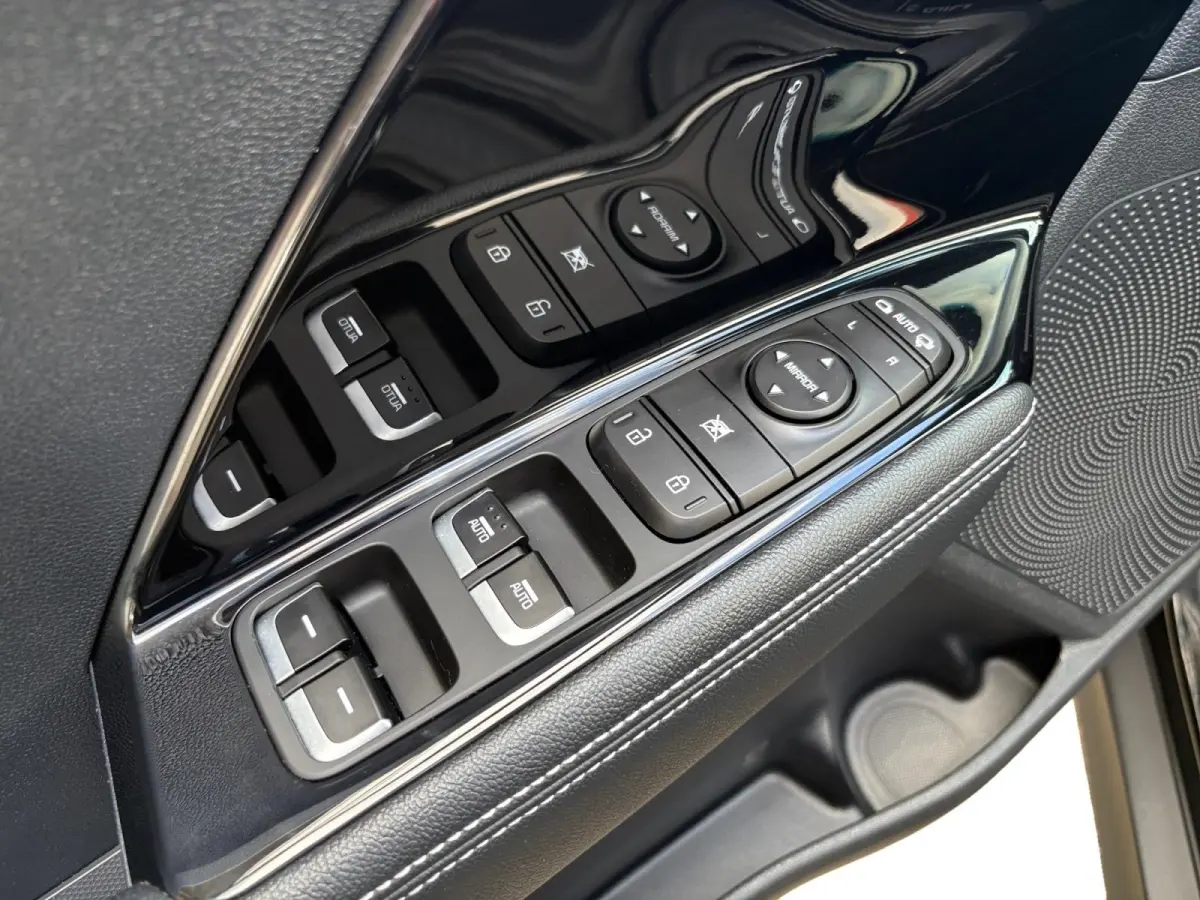DynamicPlusLine 64 kWh | Navigatie | Panoramadak | Apple Carplay/Android Auto | Adaptieve Cruise Control | Stoel/Stuurverwarming | Lichtmetalen Velgen |