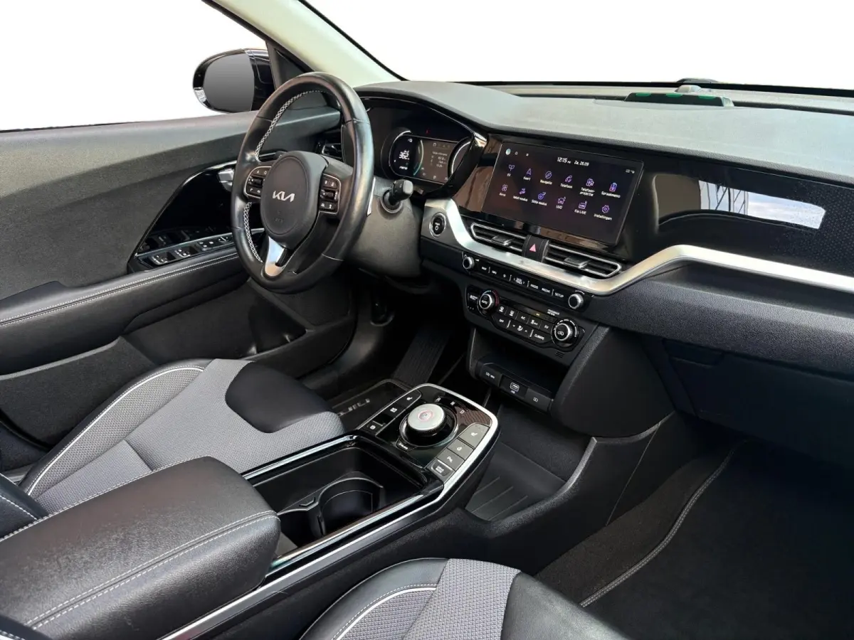DynamicPlusLine 64 kWh | Navigatie | Panoramadak | Apple Carplay/Android Auto | Adaptieve Cruise Control | Stoel/Stuurverwarming | Lichtmetalen Velgen |
