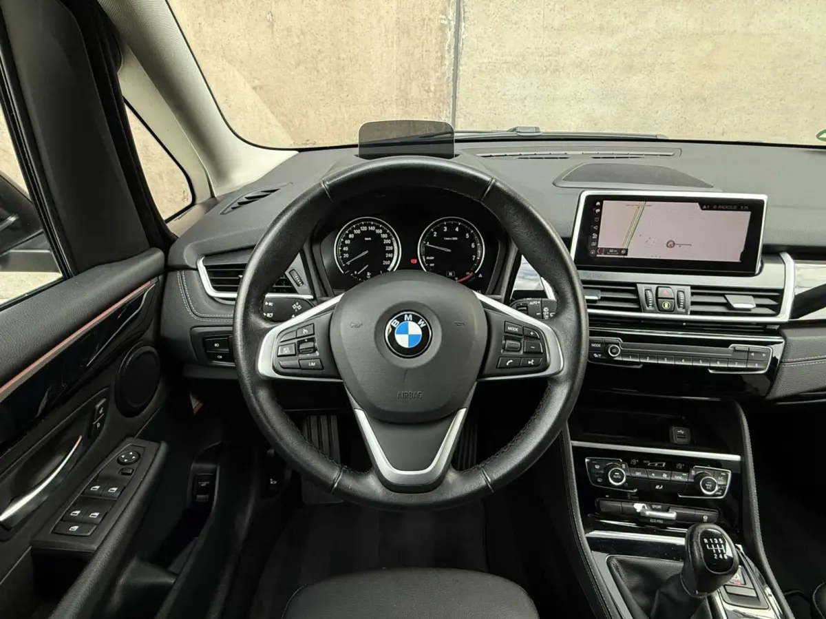 216i 7persoons Business Edition | Trekhaak | Head-UP | Cruise control | DAB+ | Elektr. Kofferklep |