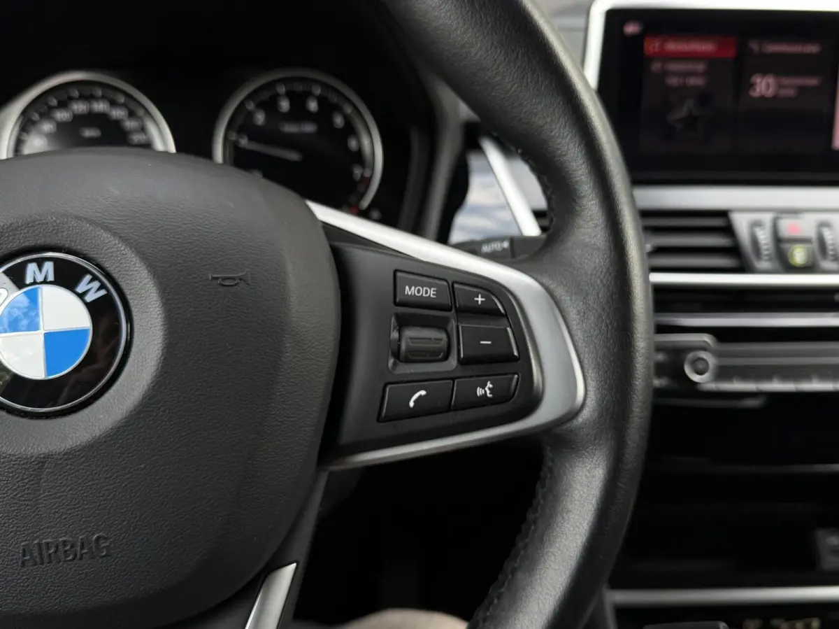 216i 7persoons Business Edition | Trekhaak | Head-UP | Cruise control | DAB+ | Elektr. Kofferklep |