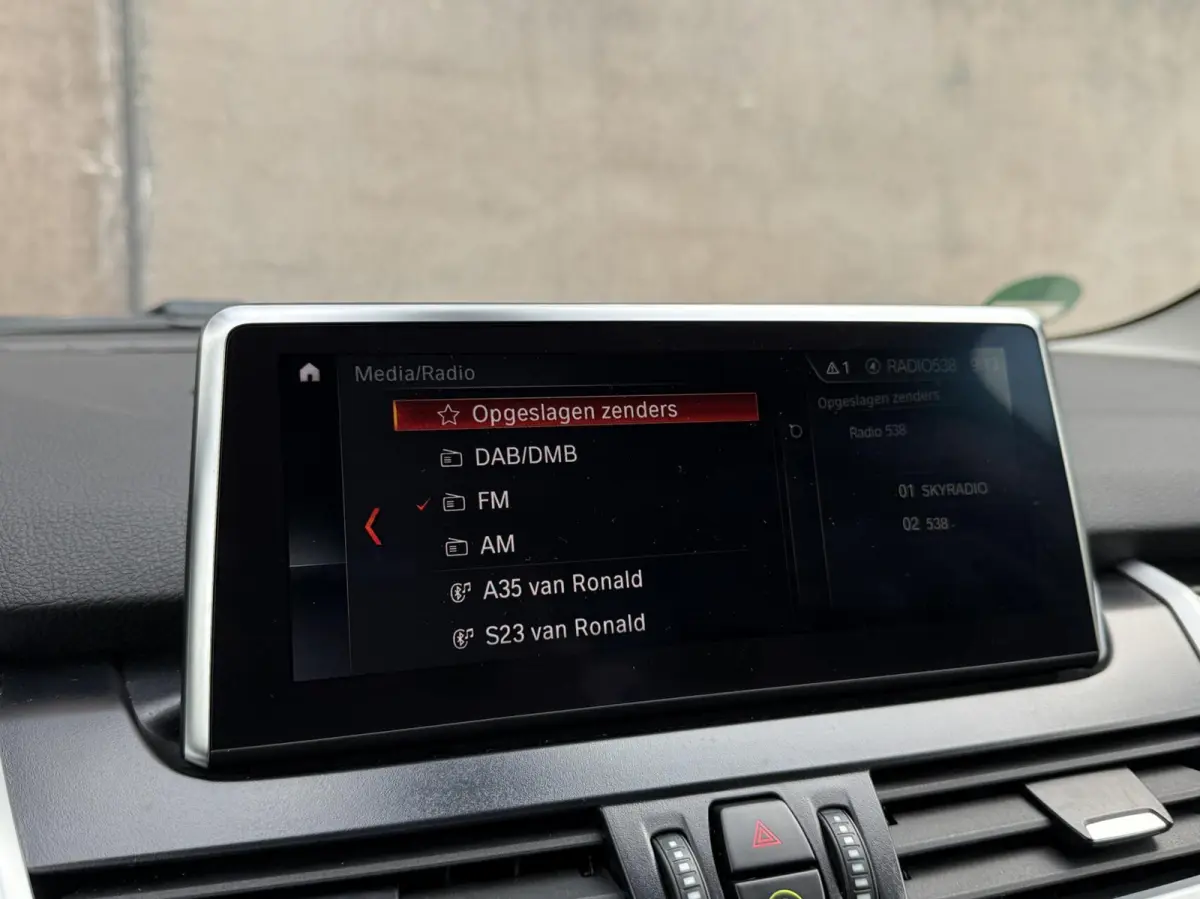 216i 7persoons Business Edition | Trekhaak | Head-UP | Cruise control | DAB+ | Elektr. Kofferklep |