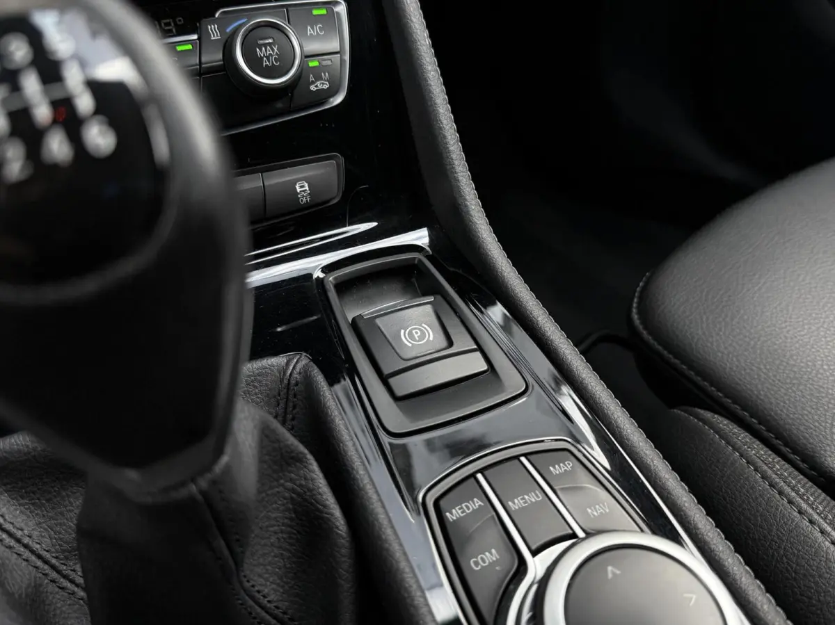 216i 7persoons Business Edition | Trekhaak | Head-UP | Cruise control | DAB+ | Elektr. Kofferklep |