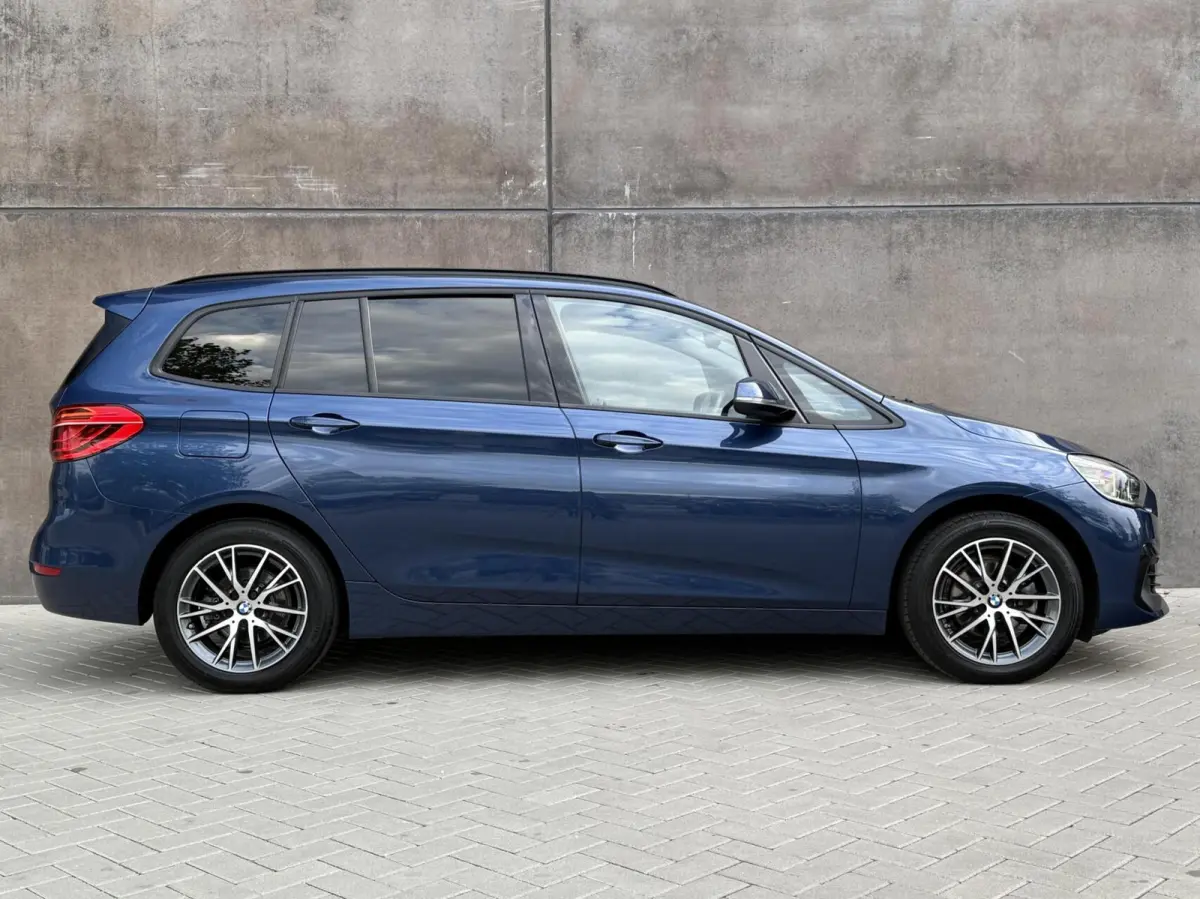 216i 7persoons Business Edition | Trekhaak | Head-UP | Cruise control | DAB+ | Elektr. Kofferklep |