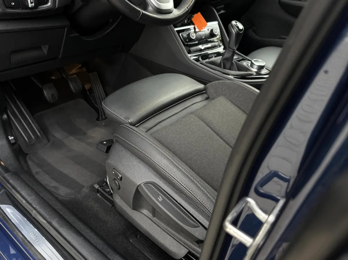 216i 7persoons Business Edition | Trekhaak | Head-UP | Cruise control | DAB+ | Elektr. Kofferklep |