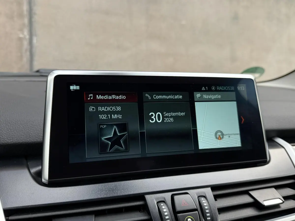 216i 7persoons Business Edition | Trekhaak | Head-UP | Cruise control | DAB+ | Elektr. Kofferklep |