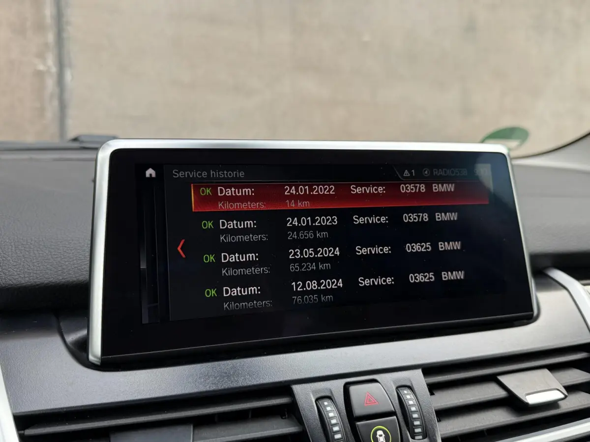 216i 7persoons Business Edition | Trekhaak | Head-UP | Cruise control | DAB+ | Elektr. Kofferklep |