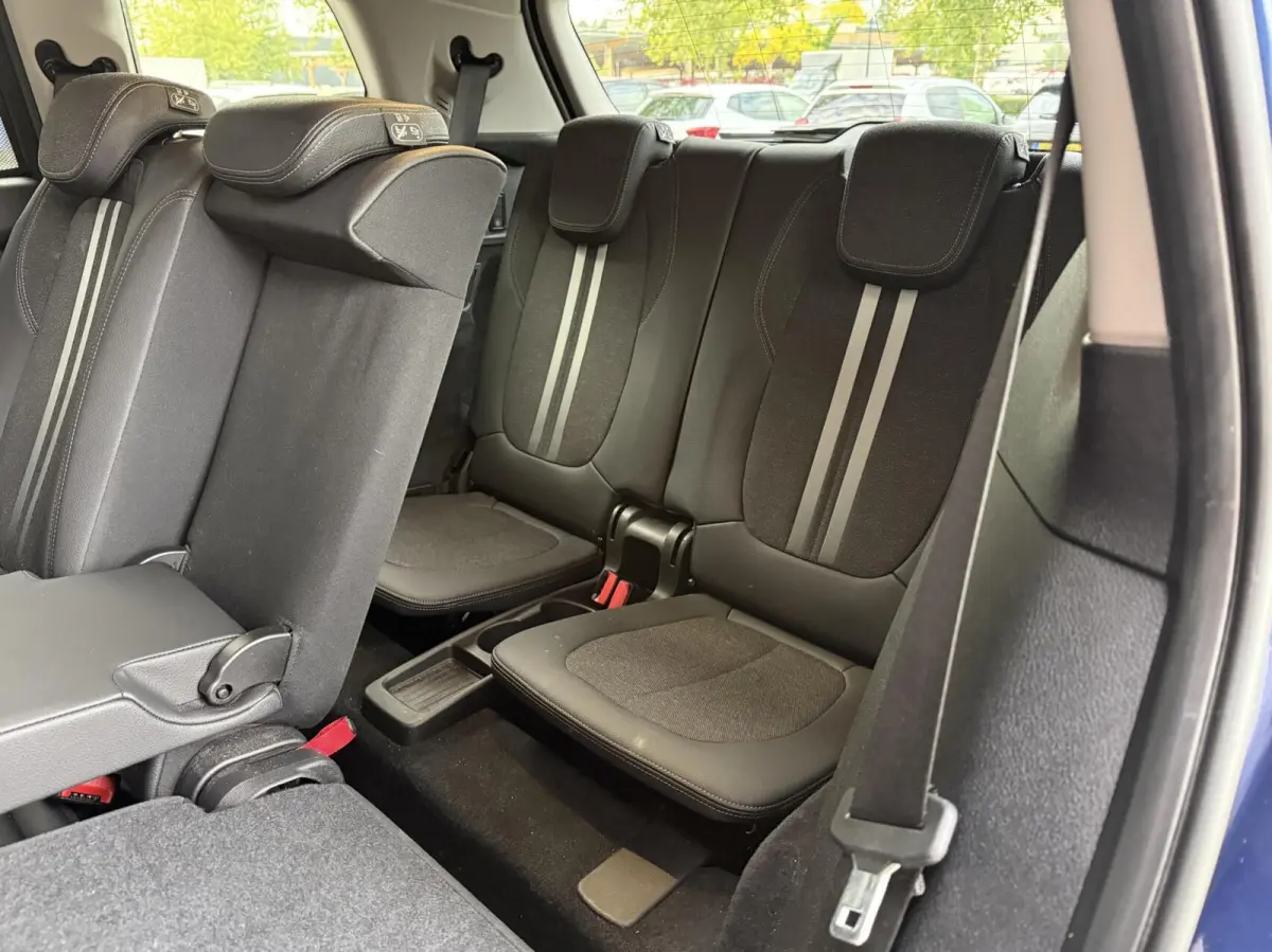 216i 7persoons Business Edition | Trekhaak | Head-UP | Cruise control | DAB+ | Elektr. Kofferklep |