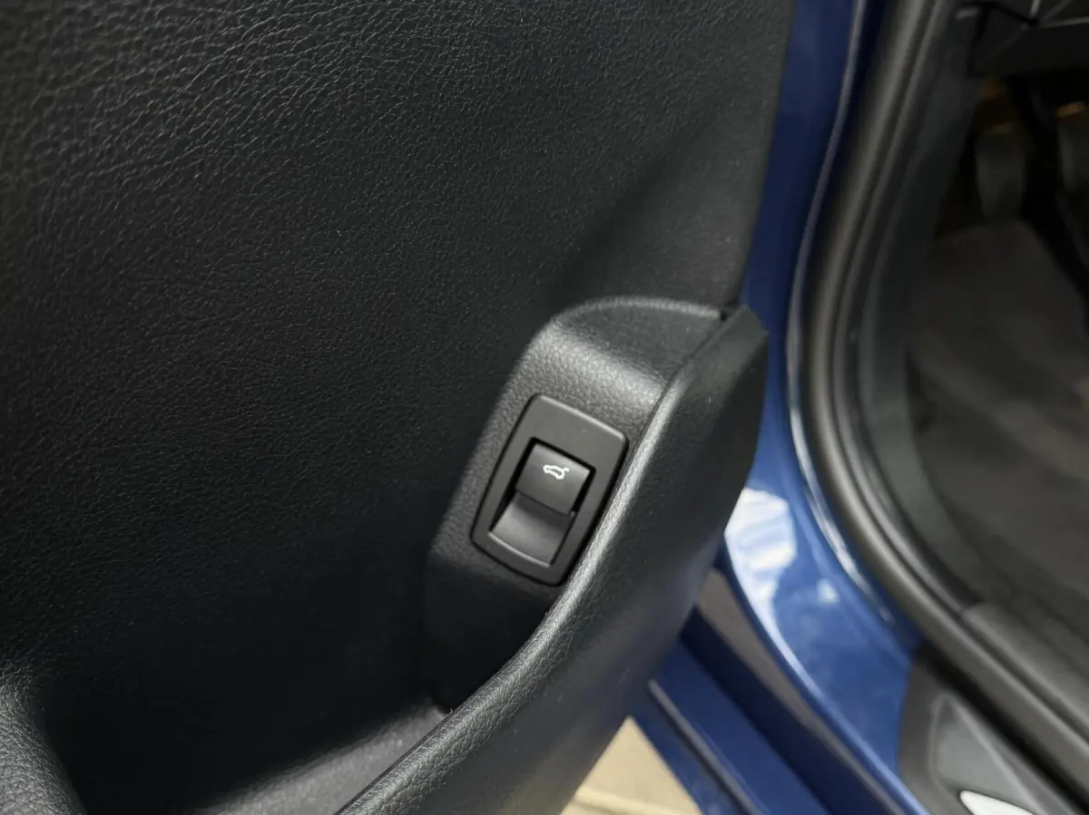 216i 7persoons Business Edition | Trekhaak | Head-UP | Cruise control | DAB+ | Elektr. Kofferklep |