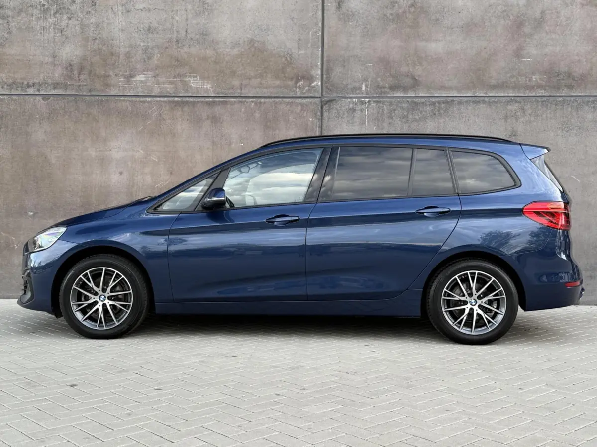 216i 7persoons Business Edition | Trekhaak | Head-UP | Cruise control | DAB+ | Elektr. Kofferklep |