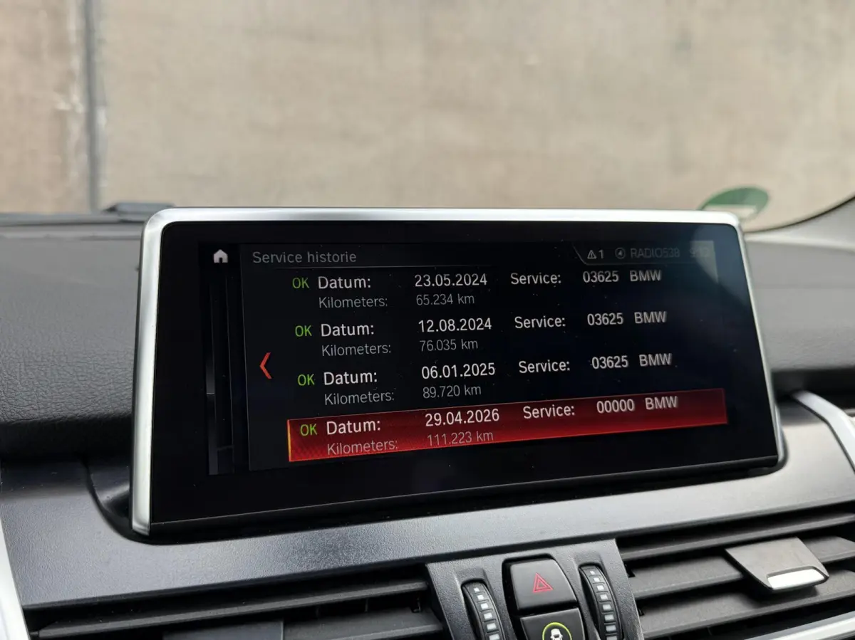 216i 7persoons Business Edition | Trekhaak | Head-UP | Cruise control | DAB+ | Elektr. Kofferklep |
