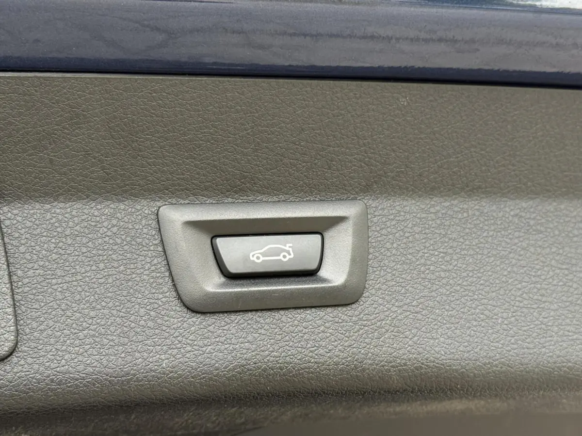 216i 7persoons Business Edition | Trekhaak | Head-UP | Cruise control | DAB+ | Elektr. Kofferklep |