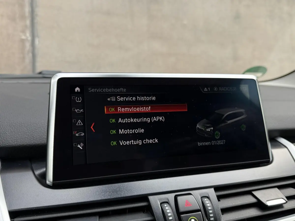 216i 7persoons Business Edition | Trekhaak | Head-UP | Cruise control | DAB+ | Elektr. Kofferklep |