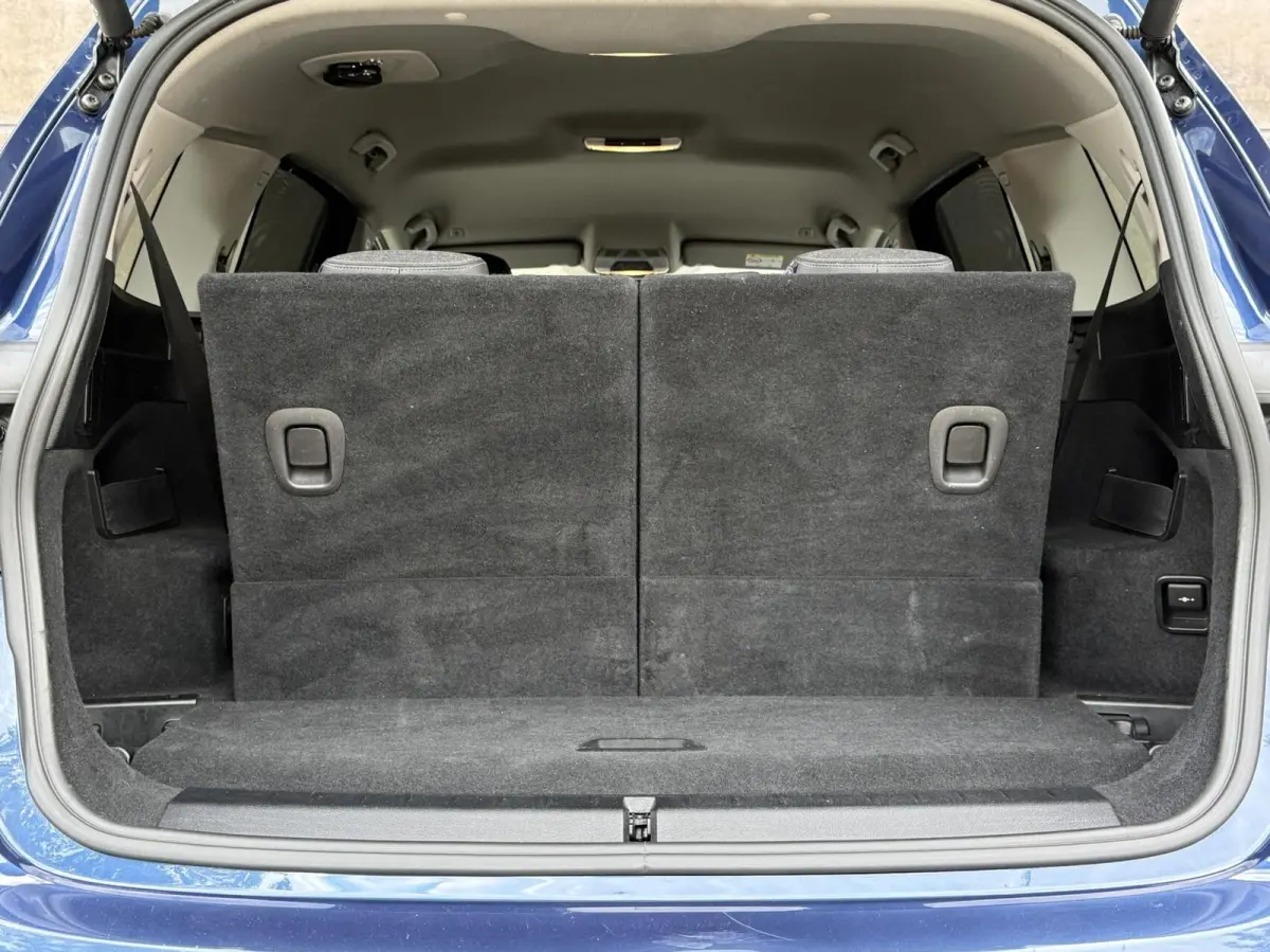 216i 7persoons Business Edition | Trekhaak | Head-UP | Cruise control | DAB+ | Elektr. Kofferklep |