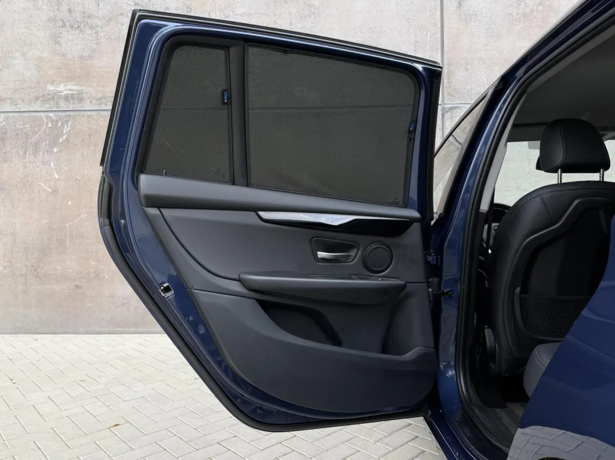 216i 7persoons Business Edition | Trekhaak | Head-UP | Cruise control | DAB+ | Elektr. Kofferklep |