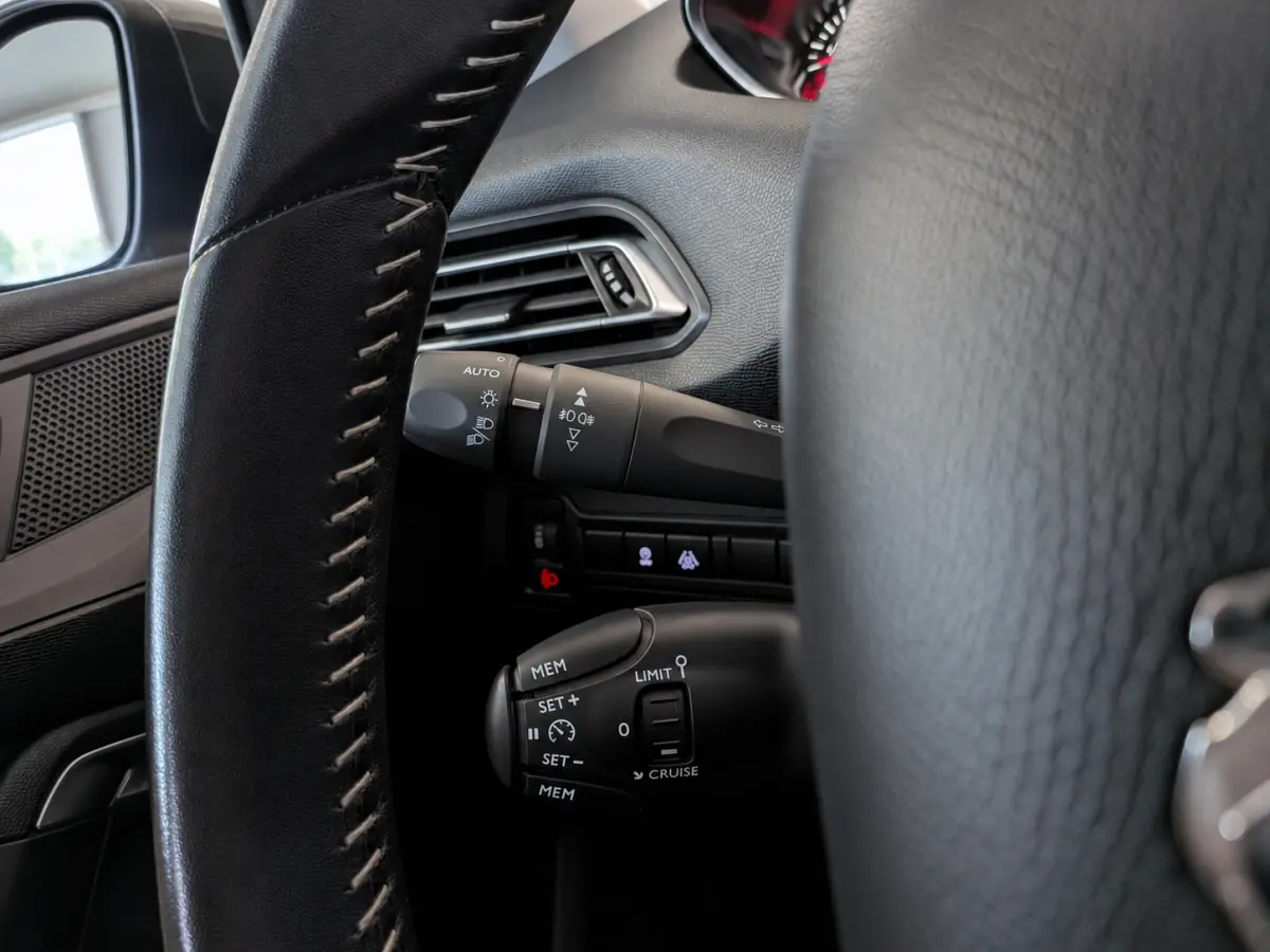 1.2 PureTech Allure Panoramadak, Airtco, Cruise Control, Stuurbekrachtiging