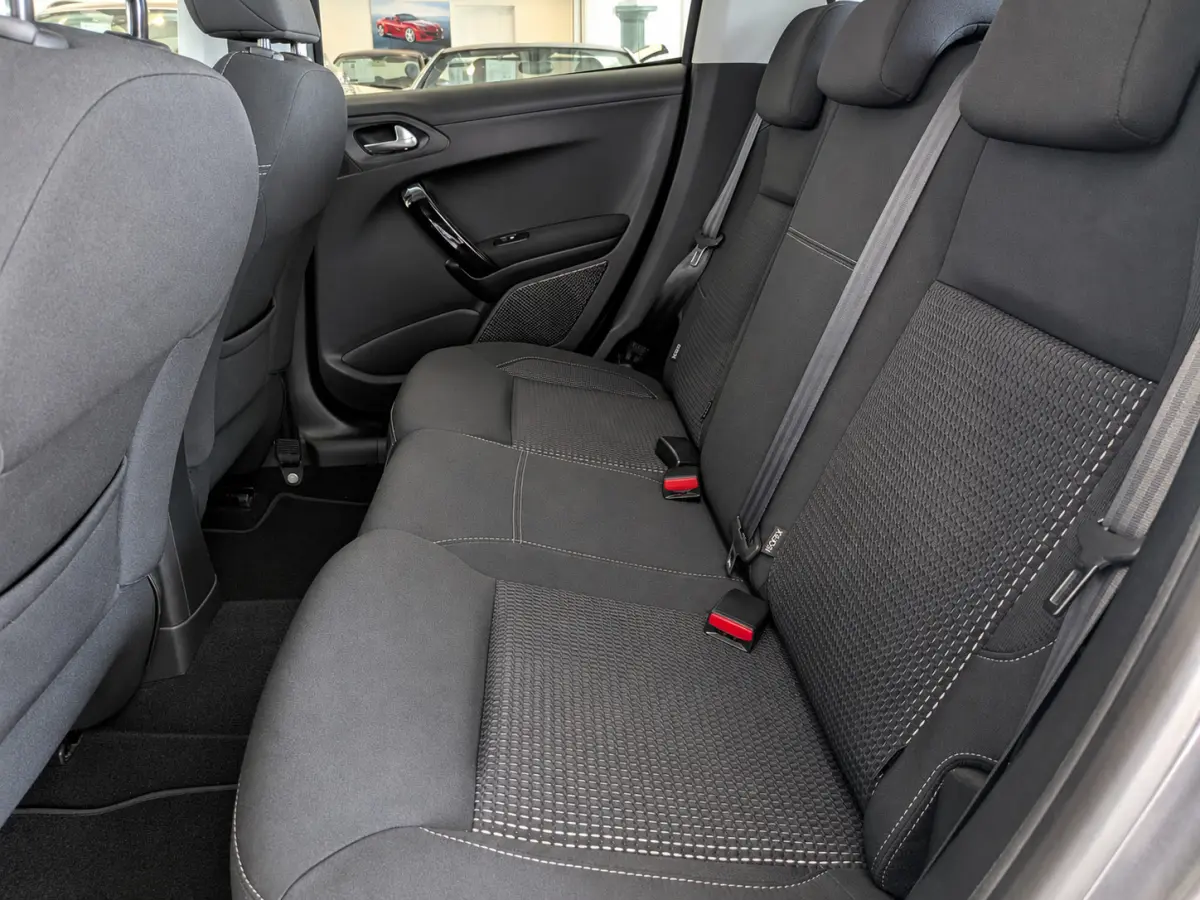 1.2 PureTech Active Automaat Airco, Cruise Control, Stuurbekrachtiging