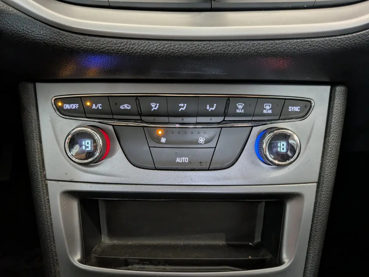 1.0 Turbo Business+ Cruise Control, Carplay, Airco