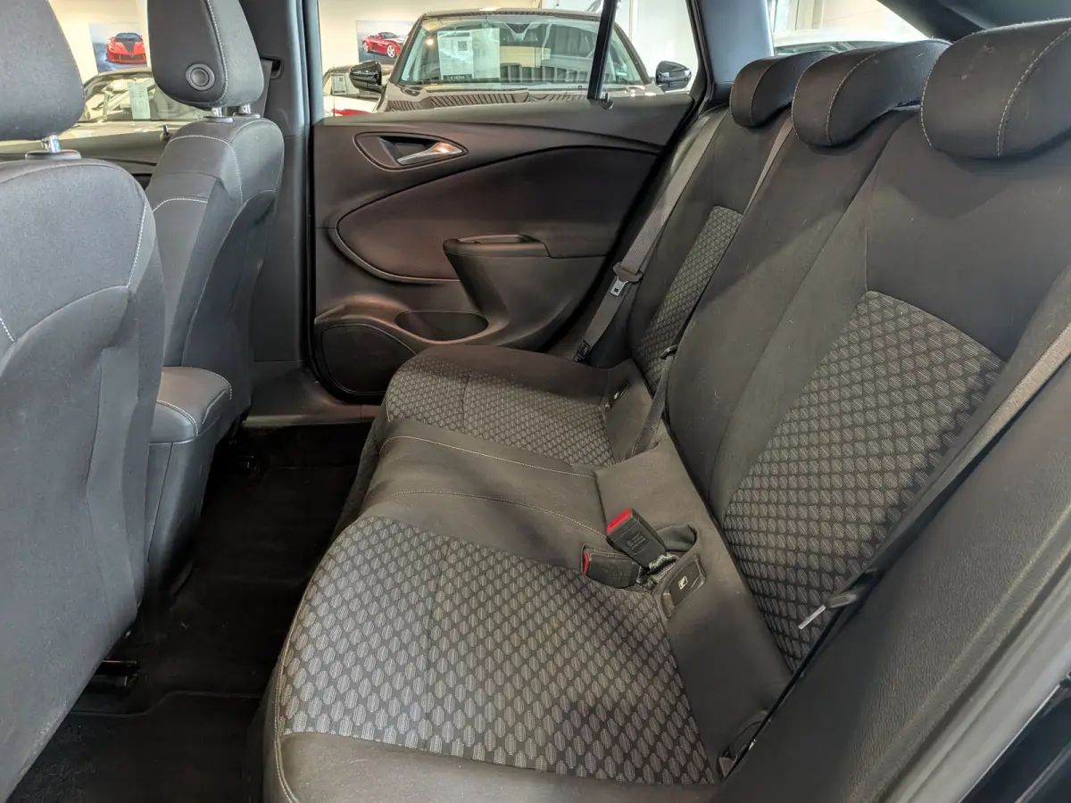 1.0 Turbo Business+ Cruise Control, Carplay, Airco