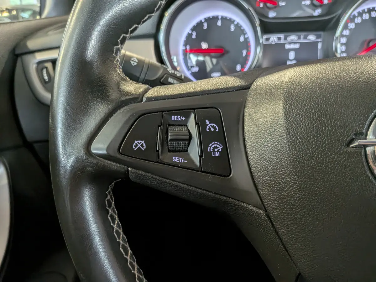 1.0 Turbo Business+ Cruise Control, Carplay, Airco