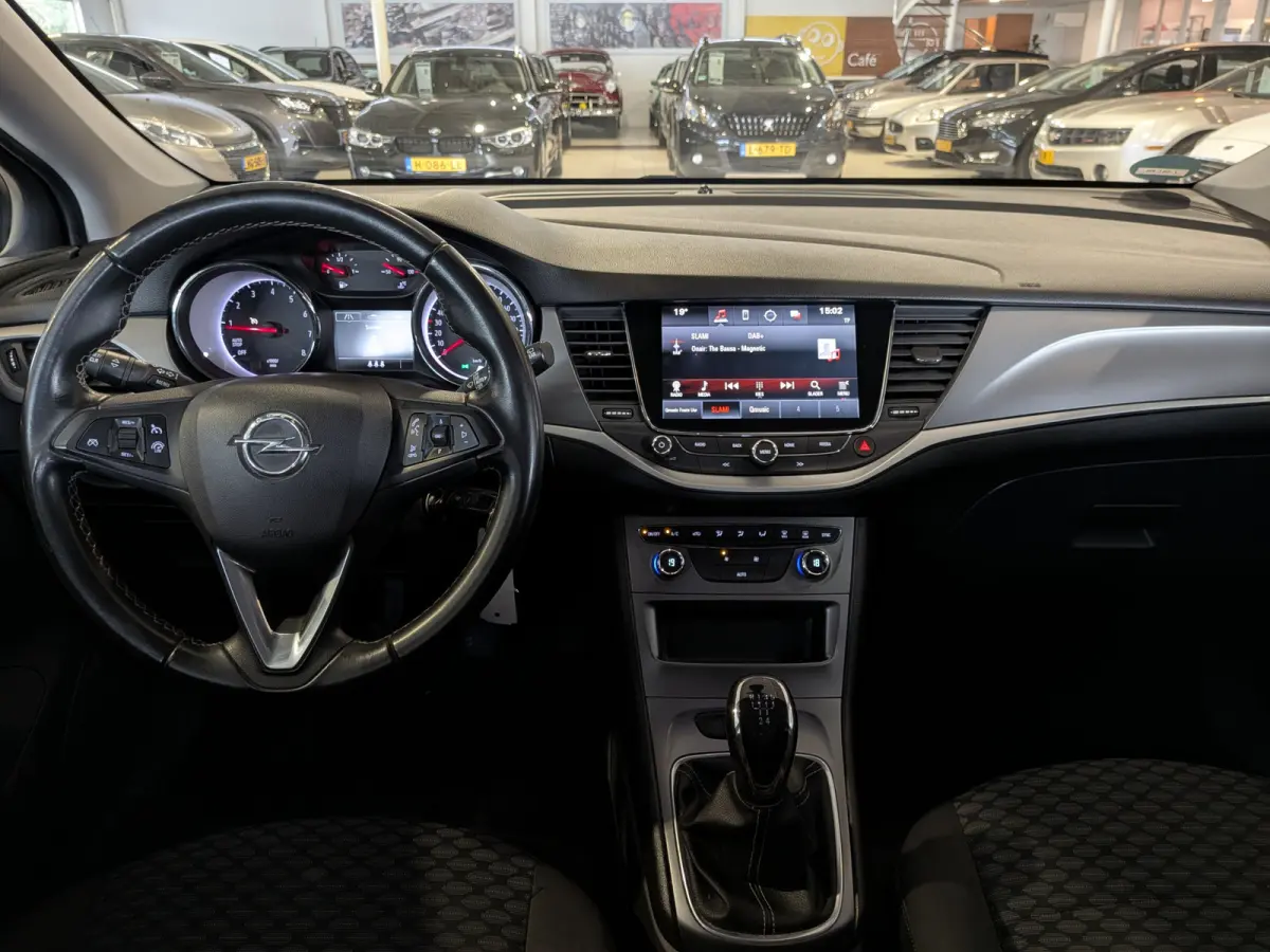 1.0 Turbo Business+ Cruise Control, Carplay, Airco