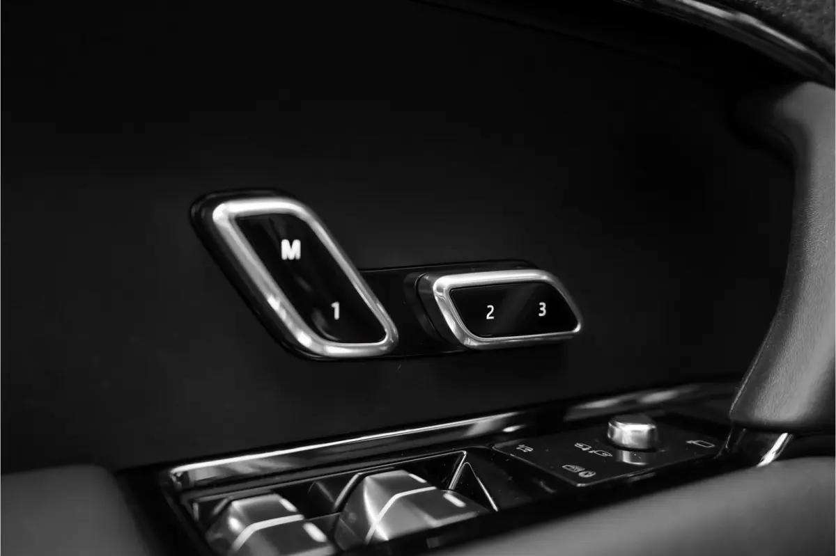 3.0 P550e Autobiography PHEV 4WS Massage Ventilatie Koelbox 23"