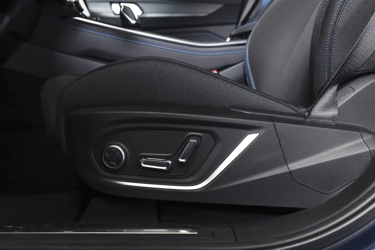 1.5 PHEV 261PK MY23 | Donkere hemel | 360 Camera | 7.4 kWh boordlader | S/K-panodak | Adapt. Cruise | Memory | Elek. klep | LM 20" | 6427