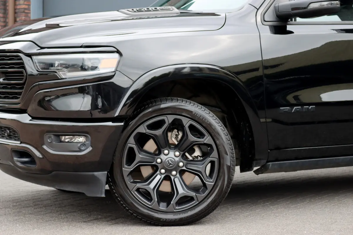 1500 5.7 V8 4x4 Crew Cab Limited | Prins-LPG | Luchtvering | Stoelventilatie V+A | Trekhaak | Panoramadak | ACC | Android Auto/Apple Carplay | HUD | Harman&Kardon | Surround Camera |