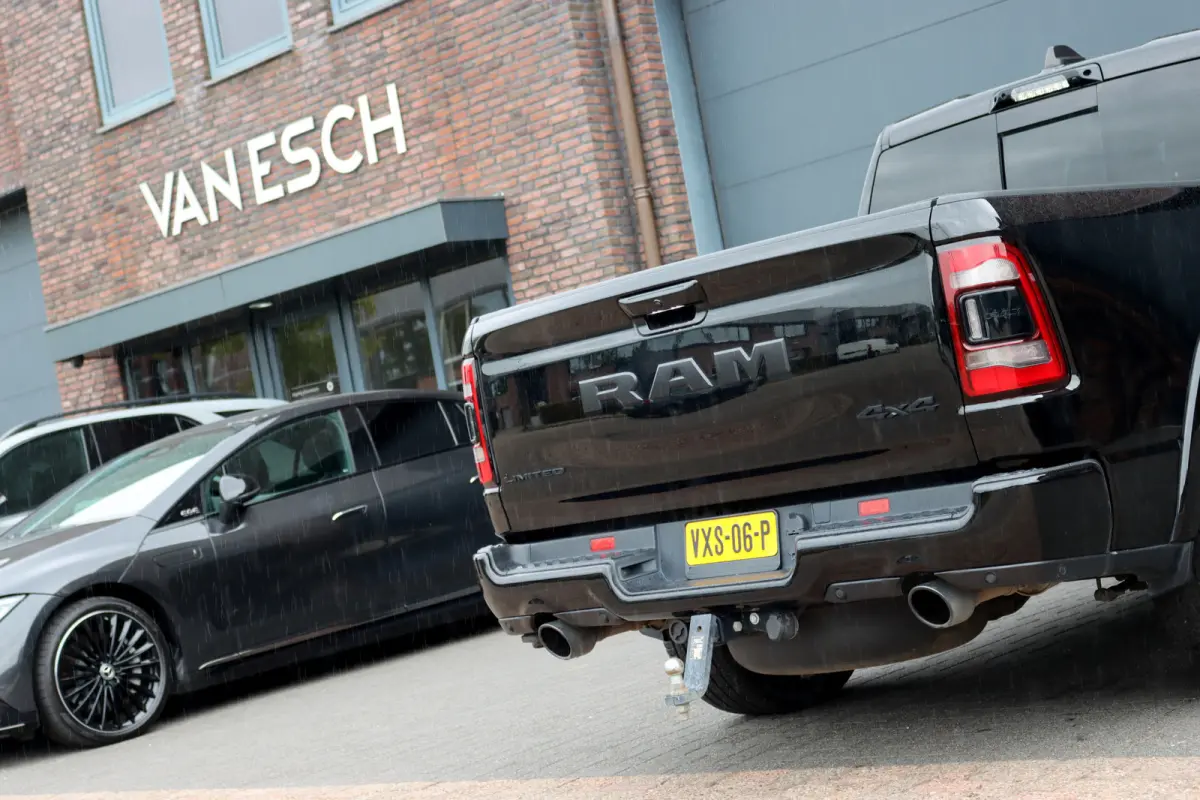 1500 5.7 V8 4x4 Crew Cab Limited | Prins-LPG | Luchtvering | Stoelventilatie V+A | Trekhaak | Panoramadak | ACC | Android Auto/Apple Carplay | HUD | Harman&Kardon | Surround Camera |