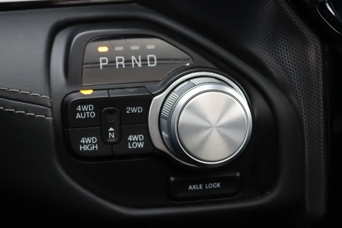 1500 5.7 V8 4x4 Crew Cab Limited | Prins-LPG | Luchtvering | Stoelventilatie V+A | Trekhaak | Panoramadak | ACC | Android Auto/Apple Carplay | HUD | Harman&Kardon | Surround Camera |
