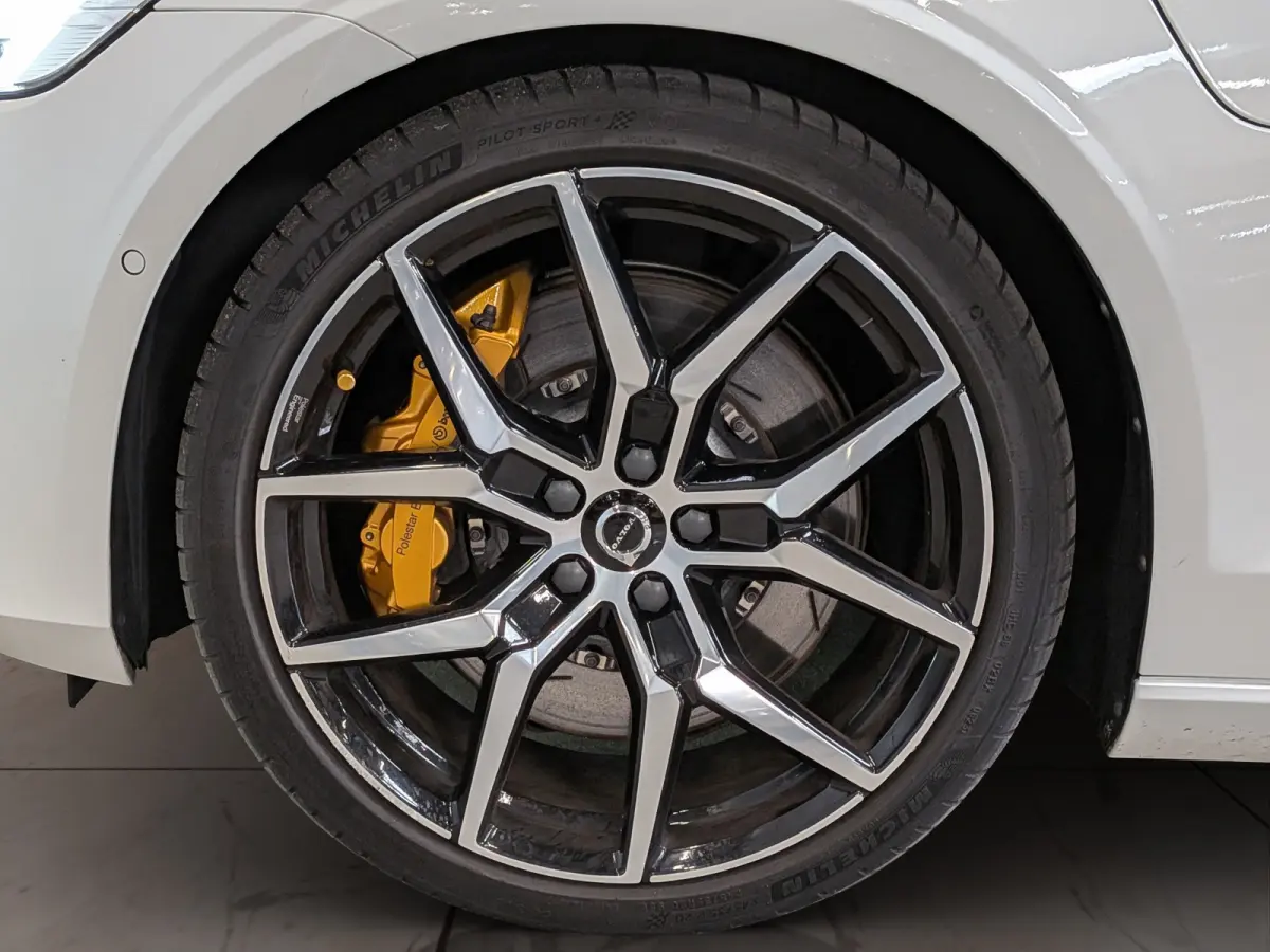 2.0 T8 Plug-in hybrid AWD Polestar Engineered | Heico Uitlaat Systeem | Bowers & Wilkins | Trekhaak | Stoel + Stuur Verwarming | 360 Camera |