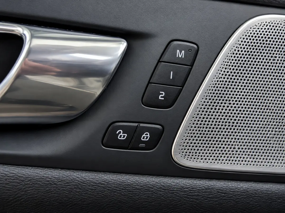 2.0 T8 Plug-in hybrid AWD Polestar Engineered | Heico Uitlaat Systeem | Bowers & Wilkins | Trekhaak | Stoel + Stuur Verwarming | 360 Camera |