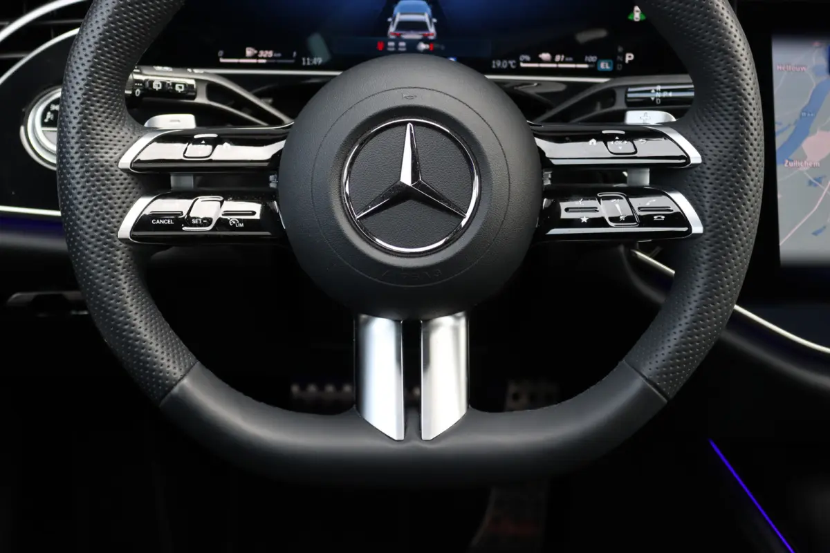 300 e AMG Line | Hyperscreen | Distronic+ | Nappa Leder | Burmester | Massage | Stoelventilatie | Digital Light | Trekhaak | Pamoramdak | HUD | Verwarmd Stuurwiel |