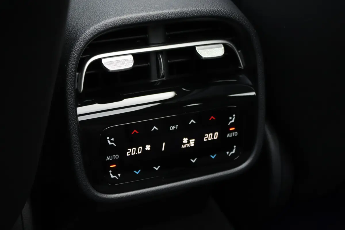 300 e AMG Line | Hyperscreen | Distronic+ | Nappa Leder | Burmester | Massage | Stoelventilatie | Digital Light | Trekhaak | Pamoramdak | HUD | Verwarmd Stuurwiel |