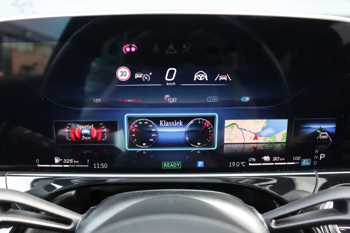 300 e AMG Line | Hyperscreen | Distronic+ | Nappa Leder | Burmester | Massage | Stoelventilatie | Digital Light | Trekhaak | Pamoramdak | HUD | Verwarmd Stuurwiel |