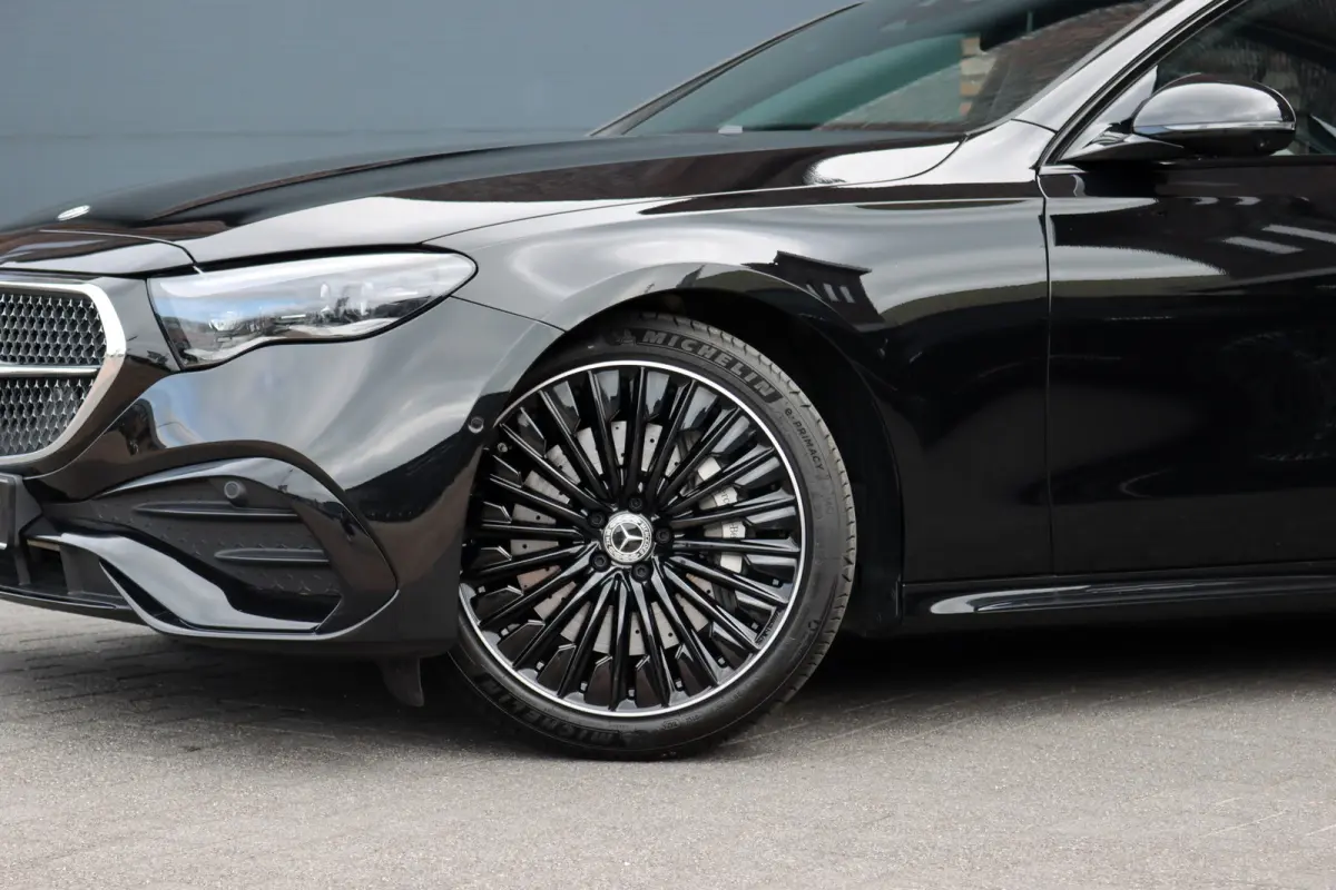 300 e AMG Line | Hyperscreen | Distronic+ | Nappa Leder | Burmester | Massage | Stoelventilatie | Digital Light | Trekhaak | Pamoramdak | HUD | Verwarmd Stuurwiel |