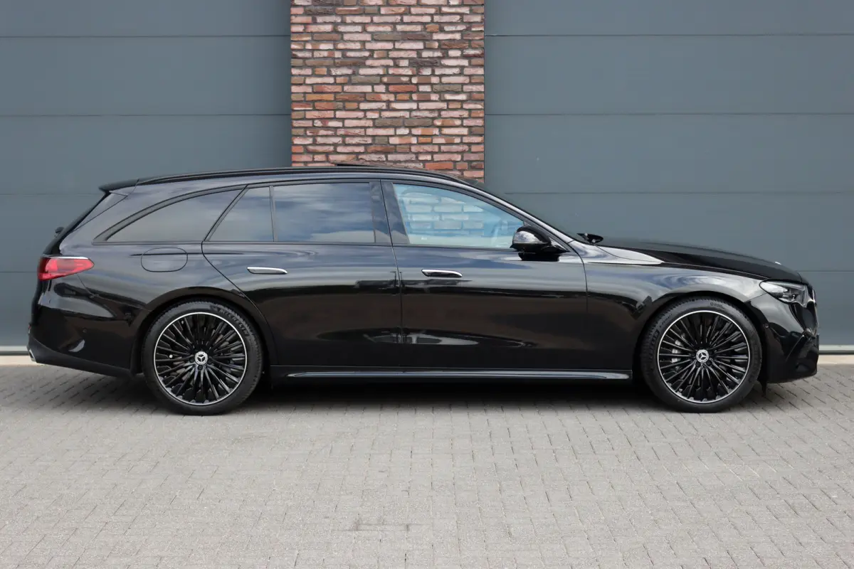 300 e AMG Line | Hyperscreen | Distronic+ | Nappa Leder | Burmester | Massage | Stoelventilatie | Digital Light | Trekhaak | Pamoramdak | HUD | Verwarmd Stuurwiel |